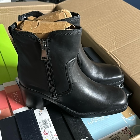 Naturalizer Emmy Block Heel Bootie in Black Leather (WIDE) - Picture 5 of 6